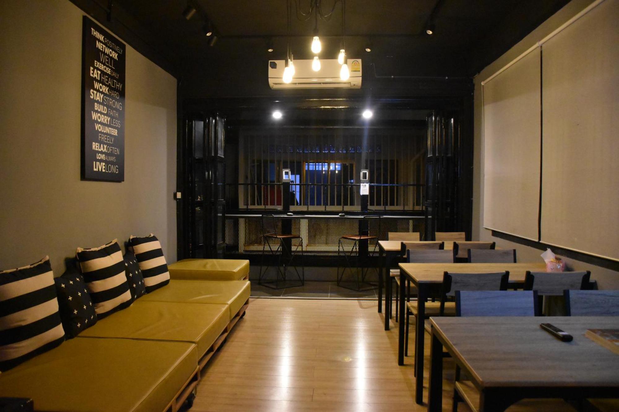 Stay At Pan Hostel Бангкок Экстерьер фото