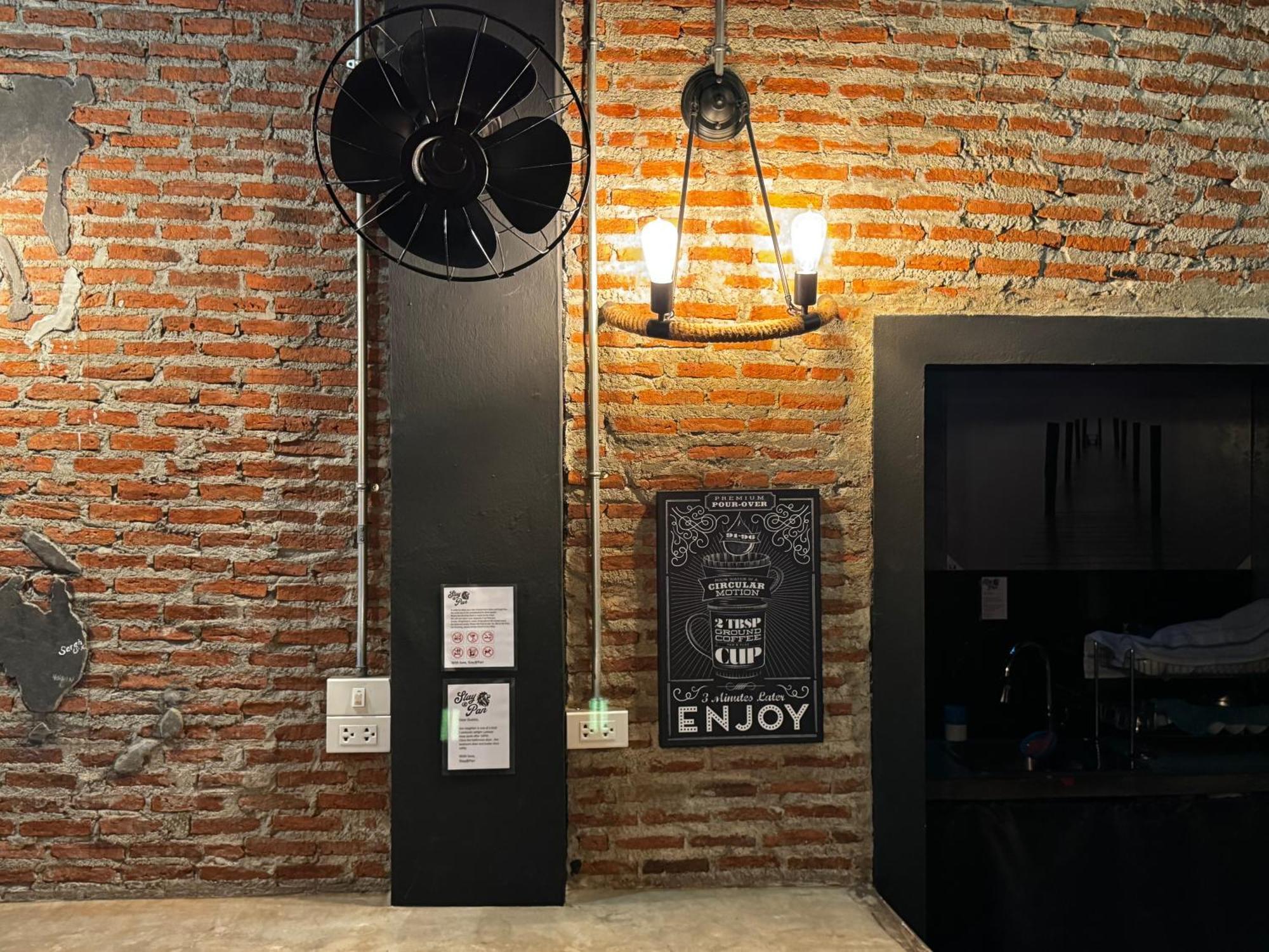 Stay At Pan Hostel Бангкок Экстерьер фото